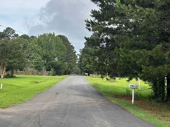 Exterior Neighborhood (street photo)