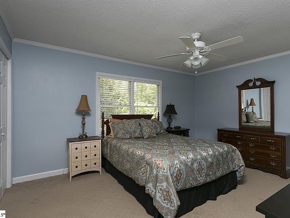 4th image of 8 Maria Louisa Ln