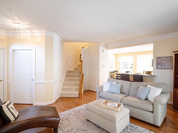 4th image of 23130 Basswood Hill Dr