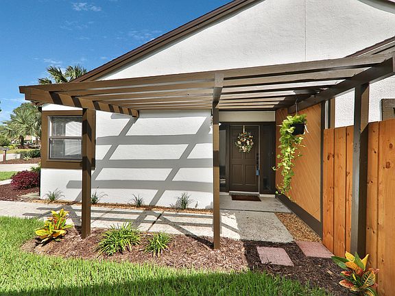4th image of 7966 Linkside Dr