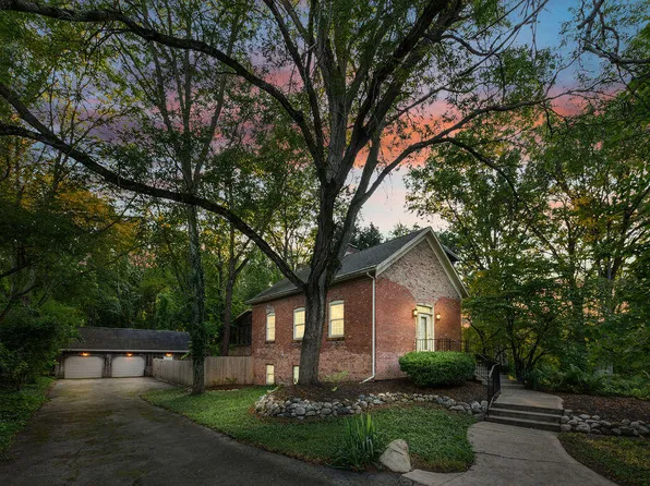 901 Shannon Dr, Chesterton, IN 46304