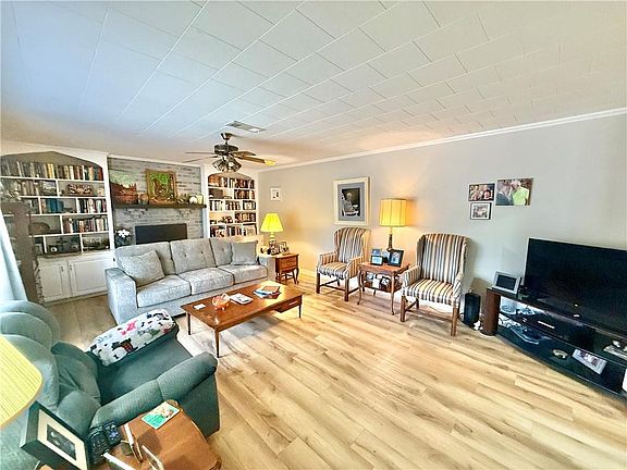 5th image of 150 Ike Rd