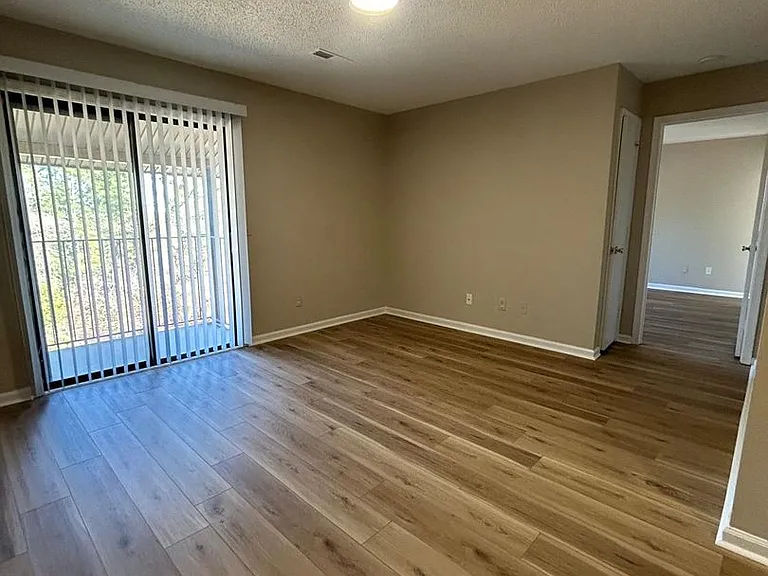 357 Community Dr #G — Photo 19
