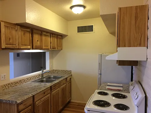 923 N Swan Rd Photo 1