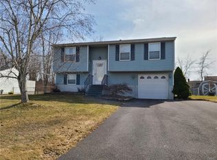 8322 Spicebush Trl, Liverpool, NY 13090