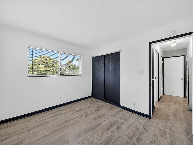 27090 Belvedere Ct #4 — Photo 11