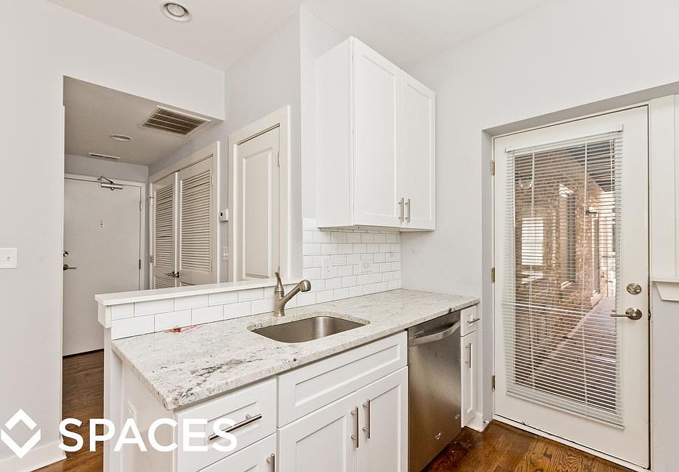 1st image of 850 W Newport Ave #One_f