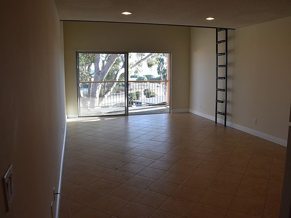 3rd image of 924 Lighthouse Way