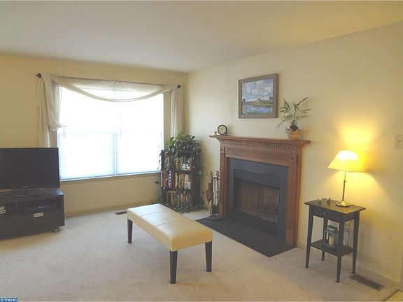 3rd image of 220 Thia Ct