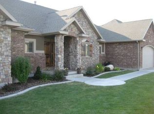 2366 S Bluff Ridge Dr, Syracuse, UT 84075