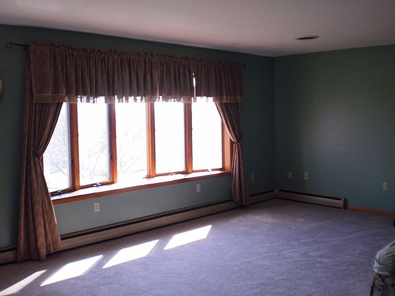 4th image of 81 Western Ave