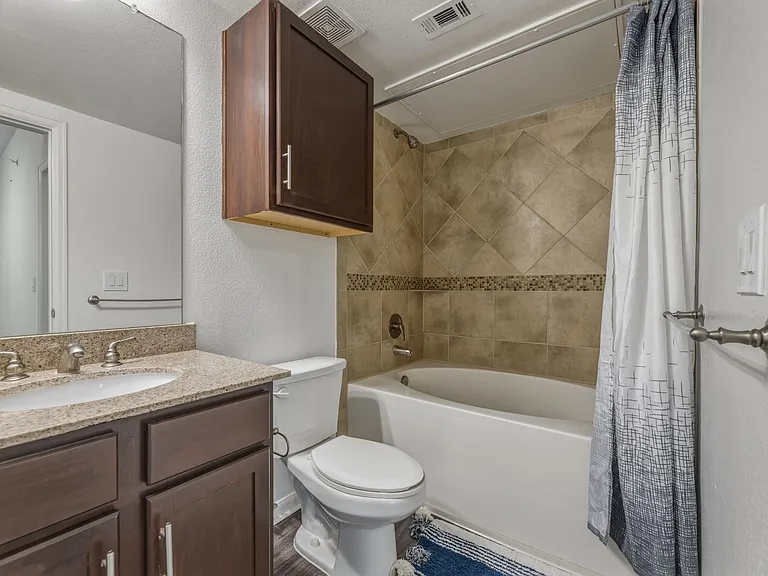 Platinum Castle Hills — Photo 47