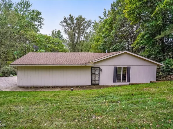 2398 Trares Rd, Mogadore, OH 44260