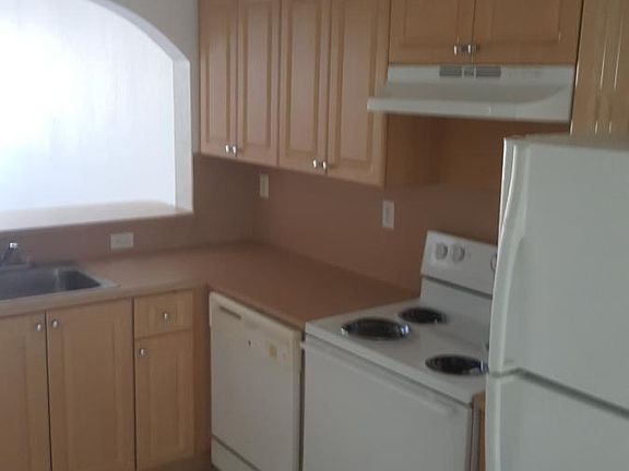 4th image of 1320 SE 31st Ct Unit 104