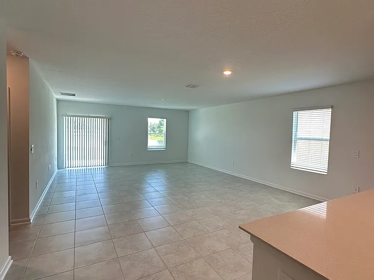 4039 Ambrose Ave — Photo 6