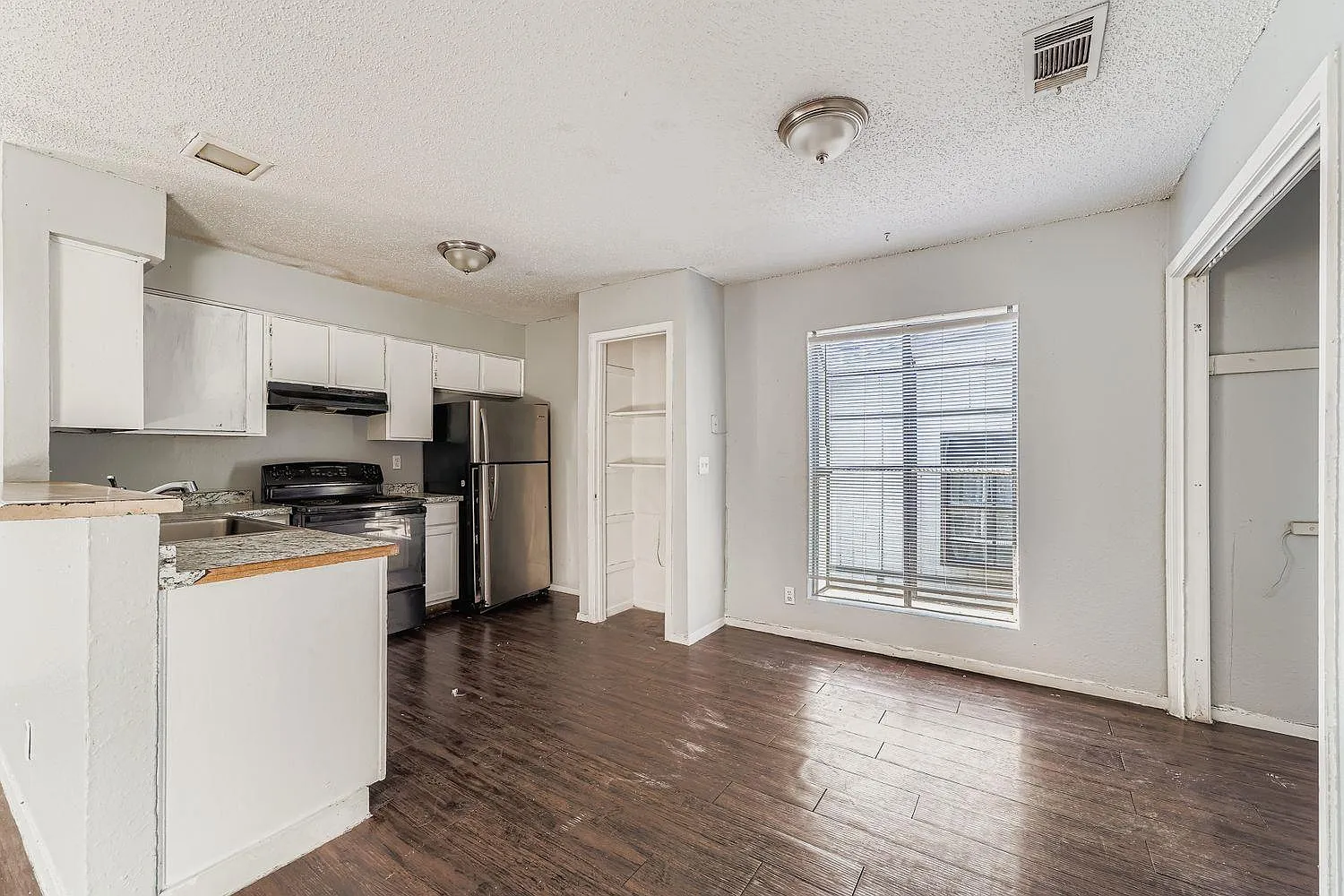 2 bed, 1.0 bath, 780 sqft, $995 — Photo 1
