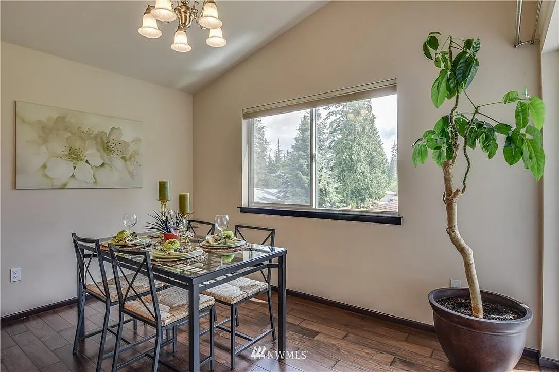 4 bed, 1923 sqft, $3,300 — Photo 4