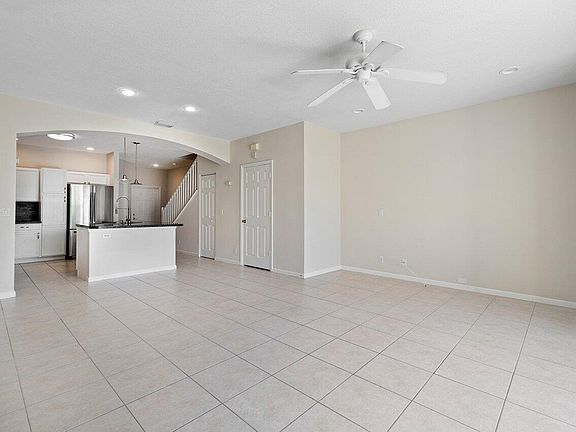 5th image of 9652 Porta Leona Ln