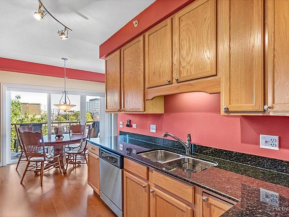5th image of 787 Graceland Ave Unit 403