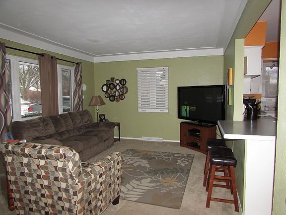 2nd image of 1012 Pine St