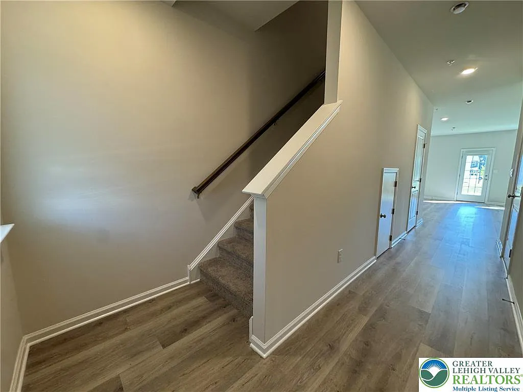 3 bed, 2.5 bath, 1497 sqft, $2,500 — Photo 3