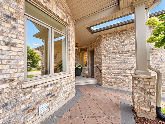 2nd image of 44 Edgevalley Rd #32