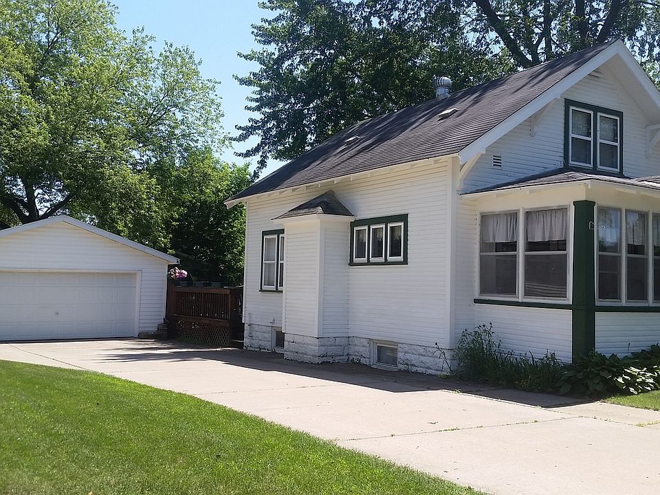 747 Fall Street, Eau Claire