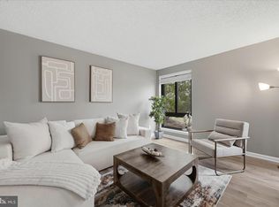 803 N Howard St APT 152, Alexandria, VA 22304