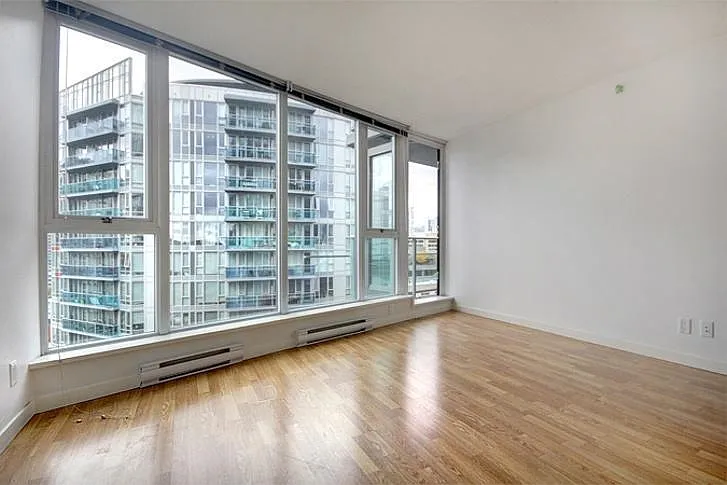 233 Robson St #2710 — Photo 4