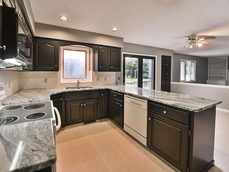 16112 Decatur St — Photo 3