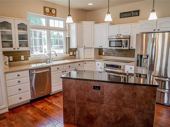 4th image of 3703 Corbin Dr