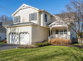 6 Rachel Ct, Clinton, NJ 08809