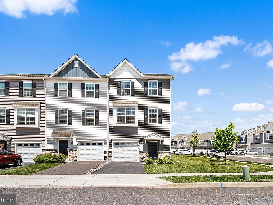 1st image of 421 Ridgewood Dr