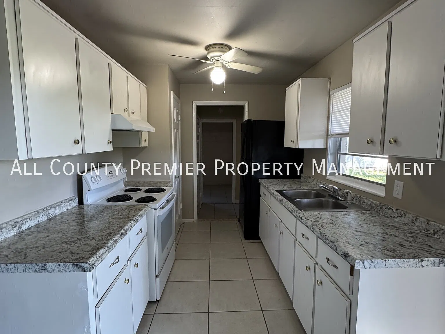 Nice 3 Bedroom 2 Bath House! Apply Today! — Photo 2