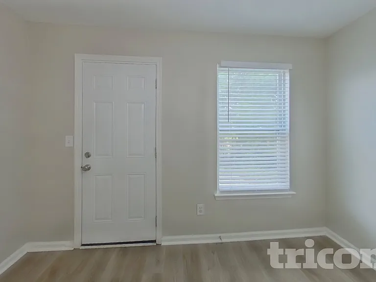 135 Belmont Ter — Photo 3