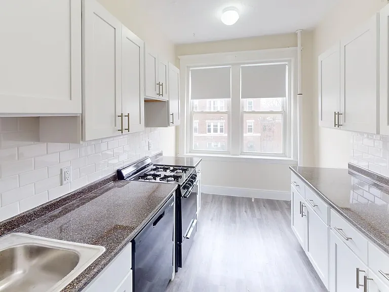 1810 Commonwealth Ave #118 — Photo 2