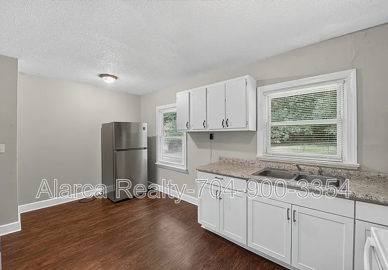 1007 Green Circle Dr — Photo 4