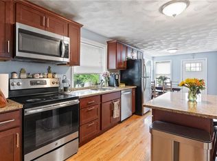 27 Aberdeen St, West Warwick, RI 02893