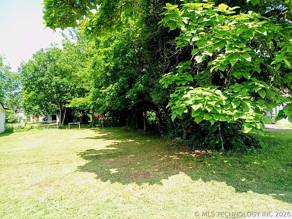 2nd image of 714 Cedar Ln