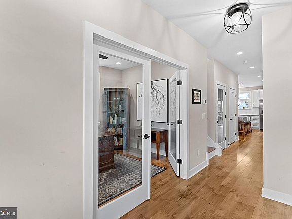 5th image of 35611 Hamlet Ct