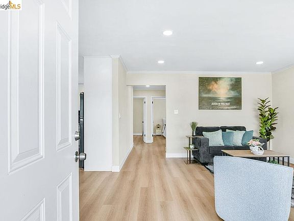 4th image of 1012 Pine St