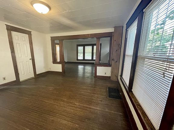 5th image of 501 E 1st St