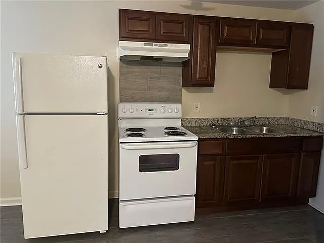 312 N Chestnut St — Photo 5