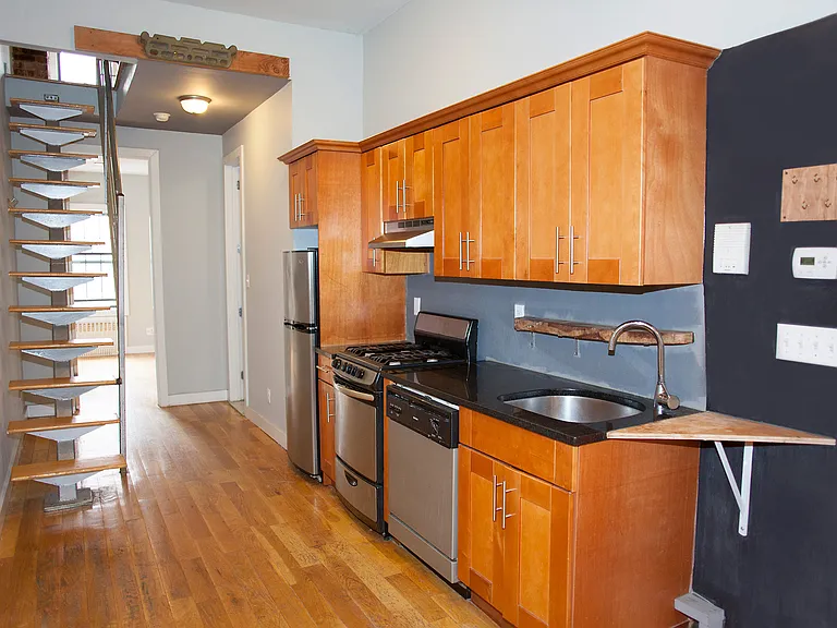 325 Melrose St #3R — Photo 1
