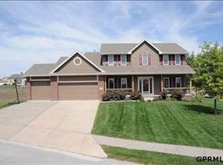 18612 Emiline St, Omaha, NE 68136