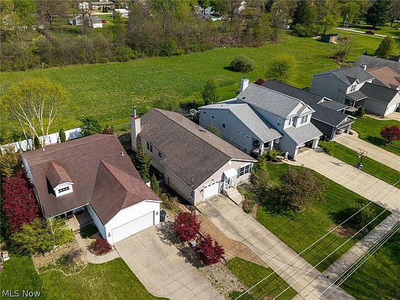 4th image of 249 Waverly Ave