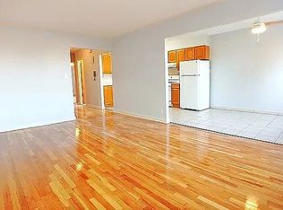 25-14 42nd St #3R, Astoria, NY 11103