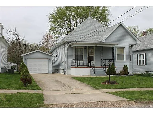 213 Fairview Ave photo 1