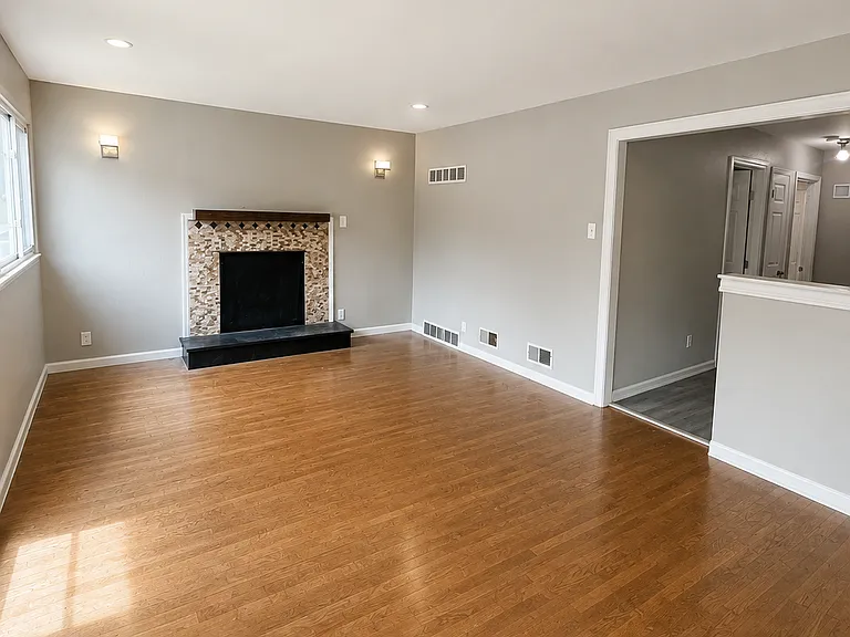 645 Shepley Dr — Photo 2