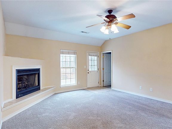 3rd image of 3 Lyneham Ln